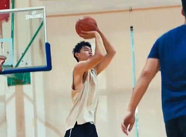 这位年轻人 这位年轻人