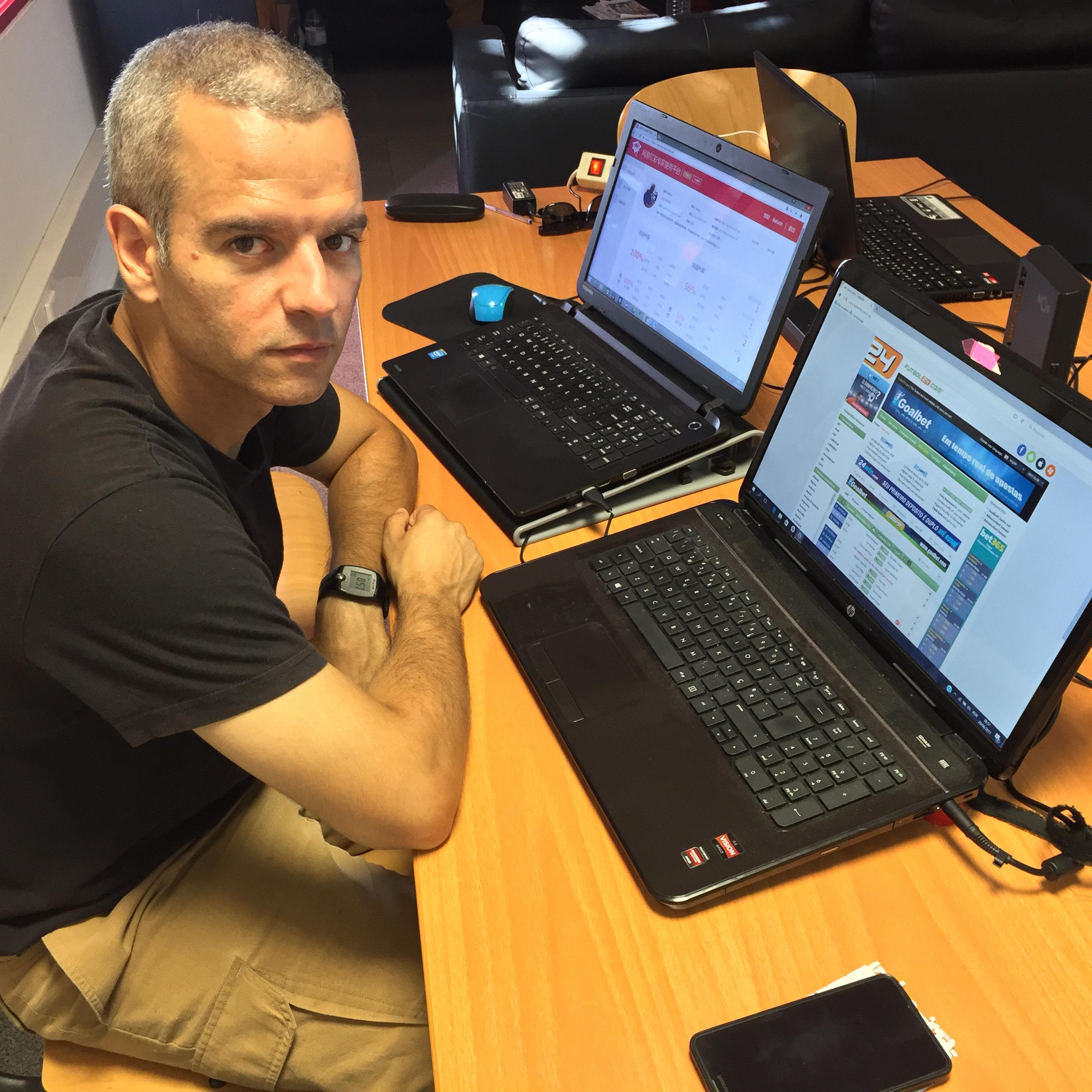 在红彩的成, 陈亦明等国 在红彩的成, 陈亦明等国